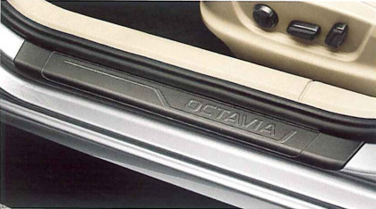 Plastové kryty prahů Škoda Octavia III