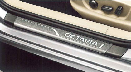 Dekorativní prahové lišty Škoda Octavia III