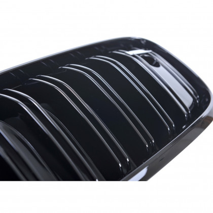 Maska - ledvinky BMW X5 (F15, F85) X6 (F16, F86) 2013-2018 - M Style s kamerou - černé lesklé