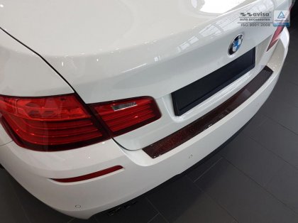 Karbonová ochranná lišta zadního nárazníku BMW 5 F10 červený karbon 2010-2017