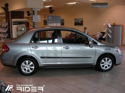 Ochranné lišty dveří - Nissan Tiida 04-