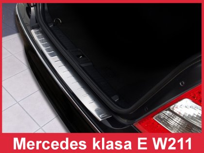 Nerezová ochranná lišta zadního nárazníku Mercedes-Benz E W 211 02-09 sedan 