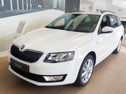 Nerezová ochranná lišta zadního nárazníku Škoda Octavia III Kombi černá 