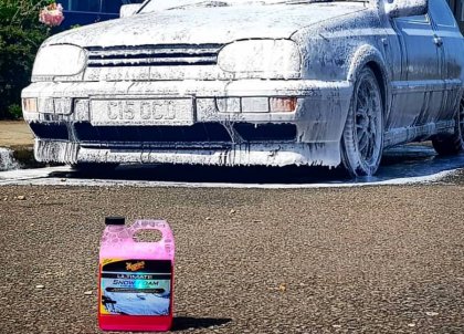 Meguiar's Ultimate Snow Foam Xtreme Cling Wash - extra hustý, pH neutrální autošampon do n