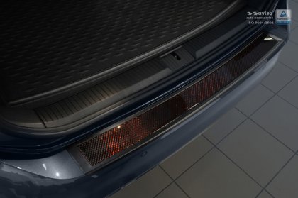 Nerezová ochranná lišta zadního nárazníku VW Passat B8 Variant (kombi) 14- grafitová s červeným karbonem