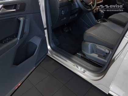 Prahové ochranné nerezové lišty Avisa Volkswagen Tiguan II Special Edition chrom
