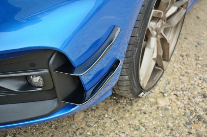 Přední přítlačná křidélka, canardy Ford Focus Mk4 ST-Line černé lesklé