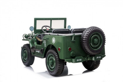 Retro Military Vehicle 4x4 Green