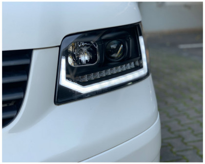 Přední světla s LED denními světly, LED dynamickým blinkrem VW T5 03-09 černá