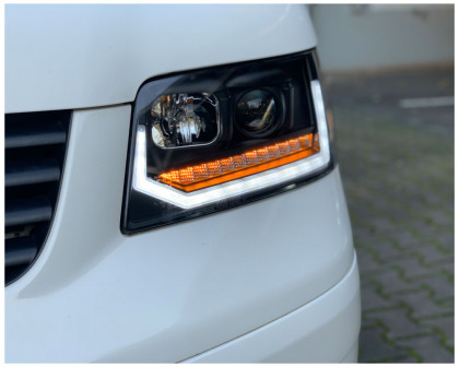 Přední světla s LED denními světly, LED dynamickým blinkrem VW T5 03-09 černá