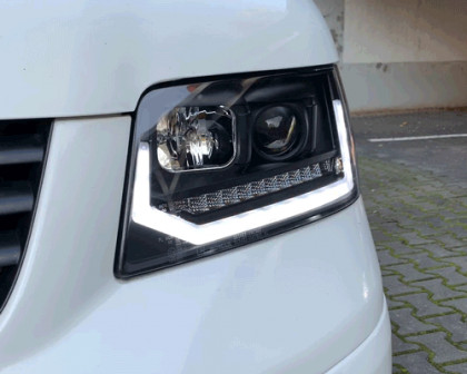 Přední světla s LED denními světly, LED dynamickým blinkrem VW T5 03-09 černá