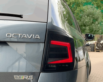 Zadní světla LED, s dynamickým blinkrem Škoda Octavia 3 III 5E Combi 12-19  černá/kouřová - original-LED