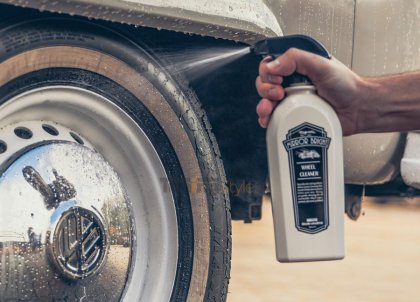 Meguiar's Mirror Bright Wheel Cleaner - pH neutrální pěnový čistič na kola s krvavým efektem