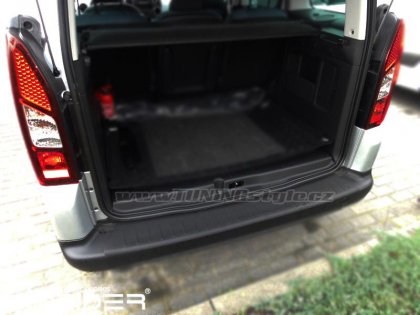 Nášlap kufru černý - Citroen Berlingo II 2008-