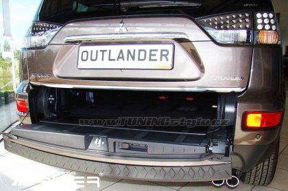 Nášlap kufru černý - Mitsubishi Outlander 06-