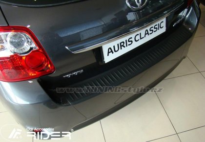 Nášlap kufru černý - Toyota Auris 10-