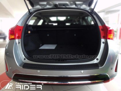 Nášlap kufru černý - Toyota Auris III 13-