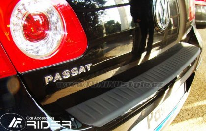 Nášlap kufru černý - VW Passat sedan B6 06-