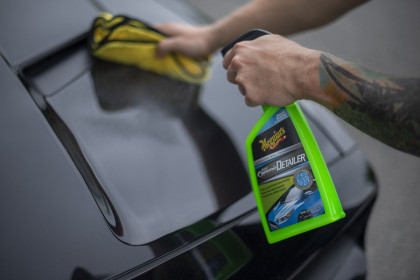 Meguiar's Hybrid Ceramic Detailer - hybridní keramický detailer pro odstranění lehkých nečistot a posílení ochrany, 768 ml