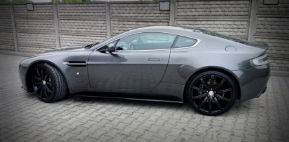 Prahové lišty Aston Martin V8 Vantage 2004- černý lesklý plast