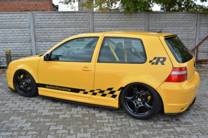 Prahové lišty VW Golf 4 R32 02-04 černý lesklý plast