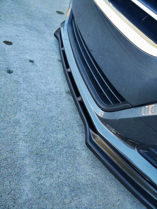 Spojler pod nárazník lipa Volkswagen Passat CC před faceliftem  černý lesklý plast