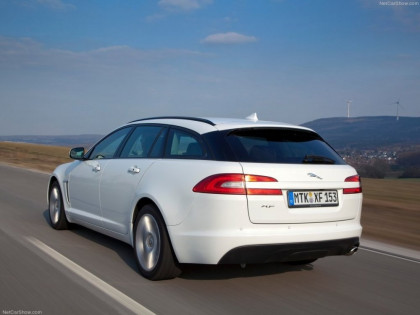 Střešní spoiler Maxton Jaguar XF X250 Sportbrake carbon look