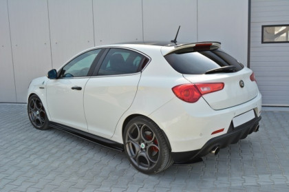 Boční prahy Alfa Romeo Giulietta 2010- carbon look