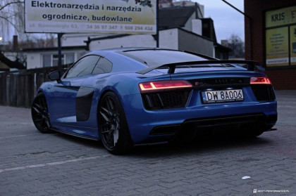 Boční prahy AUDI R8 II 2015- černý lesklý plast