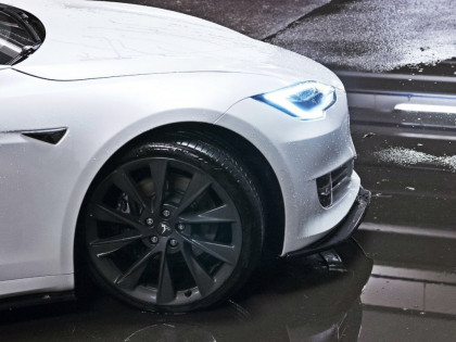 Spojler pod nárazník lipa V.1 Tesla Model S Facelift černý lesklý plast