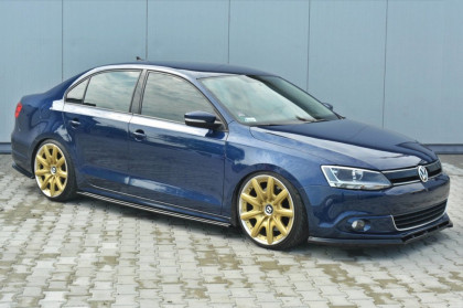 Prahové lišty VOLKSWAGEN JETTA MK6 SEDAN FACELIFT (2011 – 2014)  černý lesklý plast