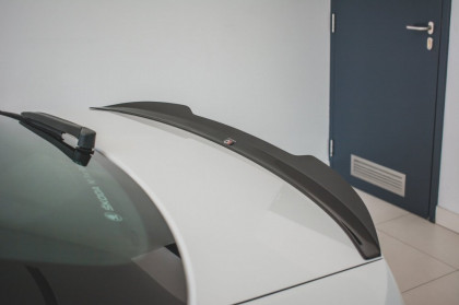 Prodloužení střešního spojleru Škoda Superb Mk3 černý lesklý plast
