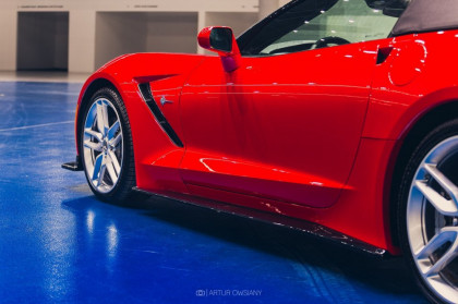 Prahové lišty CHEVROLET CORVETTE C7 2013- černý lesklý plast