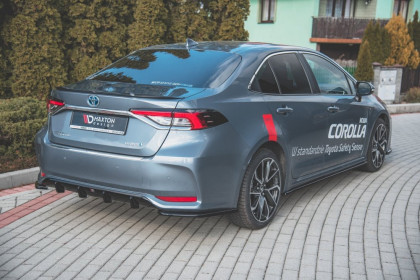 Prahové lišty Toyota Corolla XII Sedan 2019- černý lesklý plast