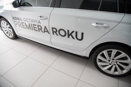 Prahové lišty V.1 Škoda Octavia Mk4 černý lesklý plast