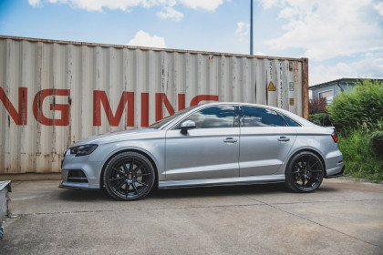 Prahové lišty V.2 Audi S3 Sedan 8V Facelift černý lesklý plast