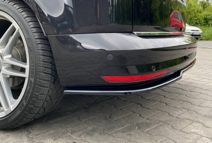 Spoiler zadního nárazníku Volkswagen Caddy Mk. 4 se žebry černý lesklý plast