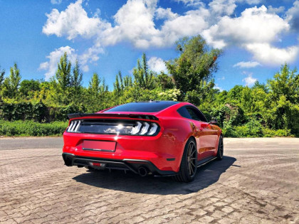 Prahové lišty Ford Mustang Mk. 6 Facelift carbon look