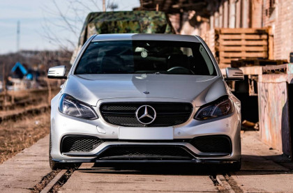 Spojler pod nárazník lipa Mercedes-Benz E63 AMG Sedan W212 Facelift černý lesklý plast