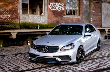 Prahové lišty Mercedes-Benz E63 AMG Sedan W212 Facelift černý lesklý plast