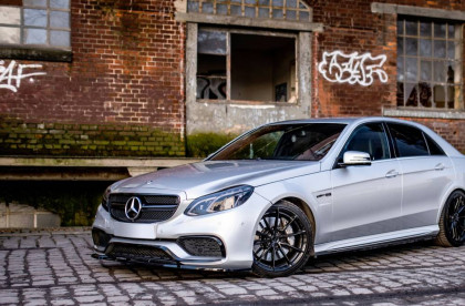 Prahové lišty Mercedes-Benz E63 AMG Sedan W212 Facelift černý lesklý plast