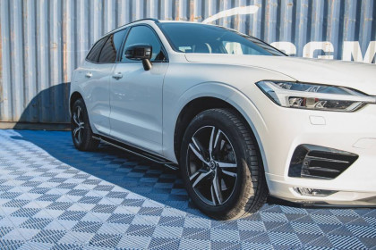 Prahové lišty Volvo XC60 Mk2 R-Design černý lesklý plast