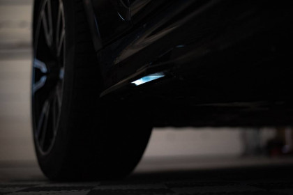 Prahové lišty BMW X7 M G07 černý lesklý plast
