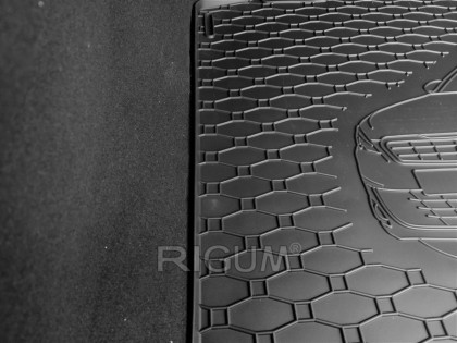 Gumová vana do kufru - PEUGEOT 308 achback 2013- (s vyobrazením vozu)