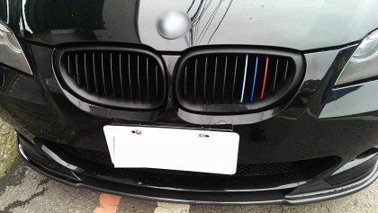 Trikolora do masky BMW E60/E61 sedan/kombi