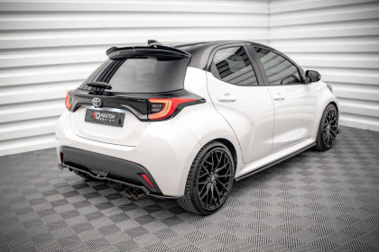 Spoiler zadního nárazníku V.2 Toyota Yaris Mk4 černý lesklý plast
