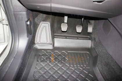Přesné plastové koberce, vaničky s vysokým okrajem - Ford Focus III.11-