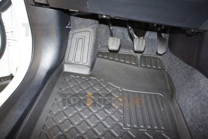 Přesné plastové koberce, vaničky s vysokým okrajem - Toyota RAV 4 IV.13-
