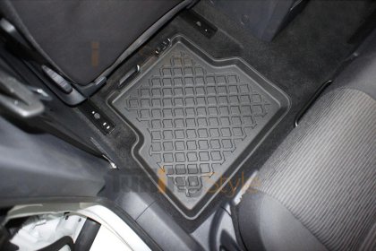 Přesné plastové koberce, vaničky s vysokým okrajem - VW Tiguan 07-17