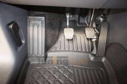 Přesné plastové koberce, vaničky s vysokým okrajem - VW Touran  03-10